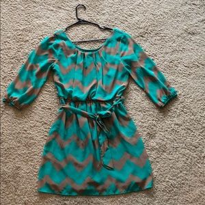 Lilly Rose size M - color is taupe and green